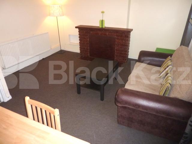 			LARGE 3/4 BED MINUTES TO BAYSWATER! , 3 Bedroom, 1 bath, 1 reception Flat			 Harrow Road , ROYAL OAK / LITTLE VENICE